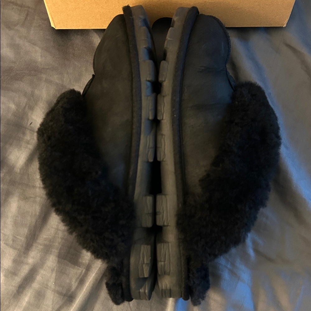 UGGS SIZE 9 Black USED‼️ read description and look at photos carefully‼️ - Picture 11 of 16